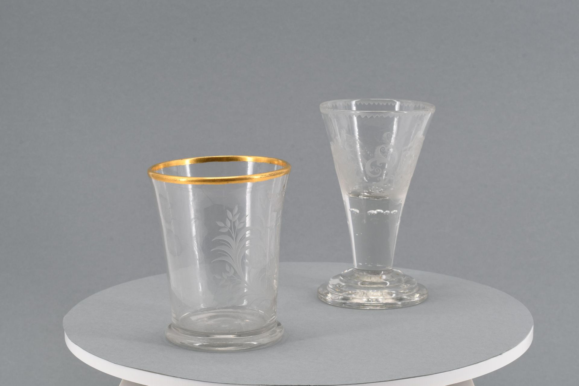 Goblet and engraved cup with golden rim - Image 4 of 6