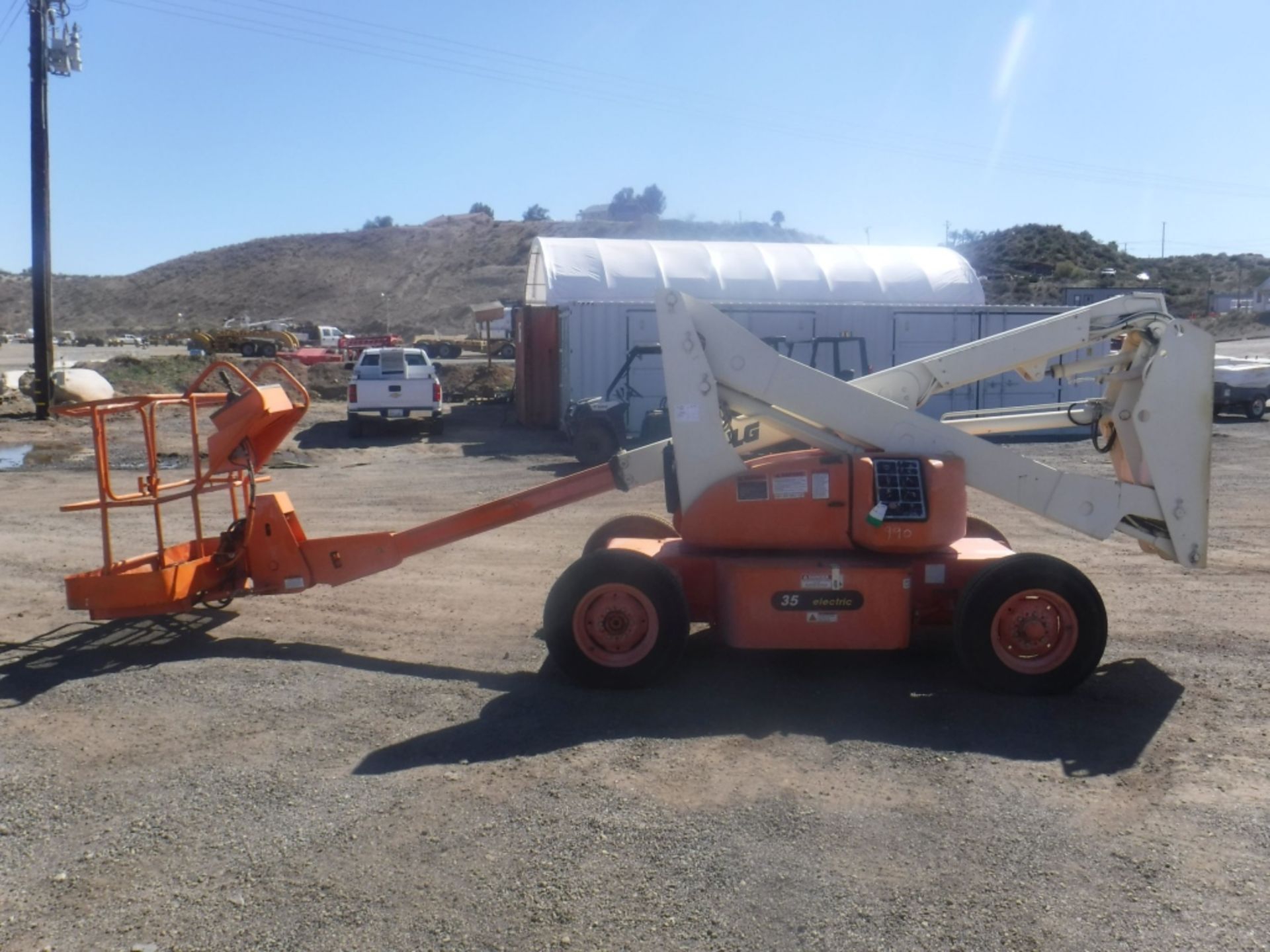 JLG 35 Articulated Boom Lift, - Image 24 of 25