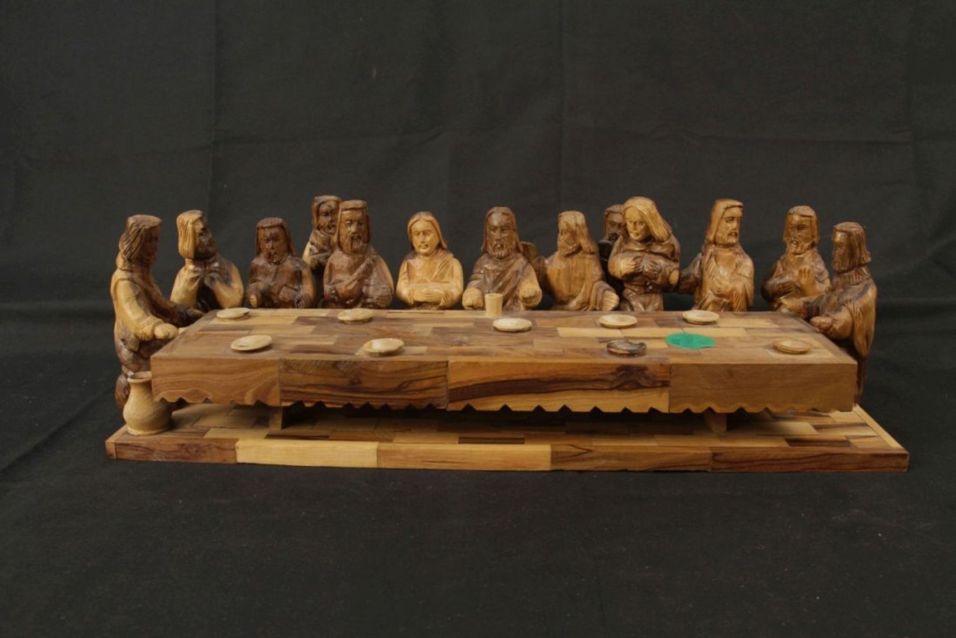 Holzschnitzarbeit Jesus mit 12 Aposteln