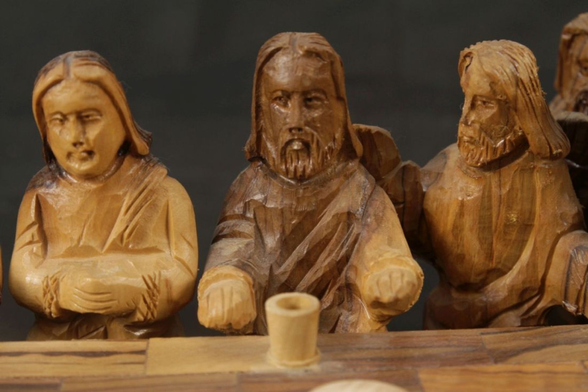 Holzschnitzarbeit Jesus mit 12 Aposteln - Bild 3 aus 4