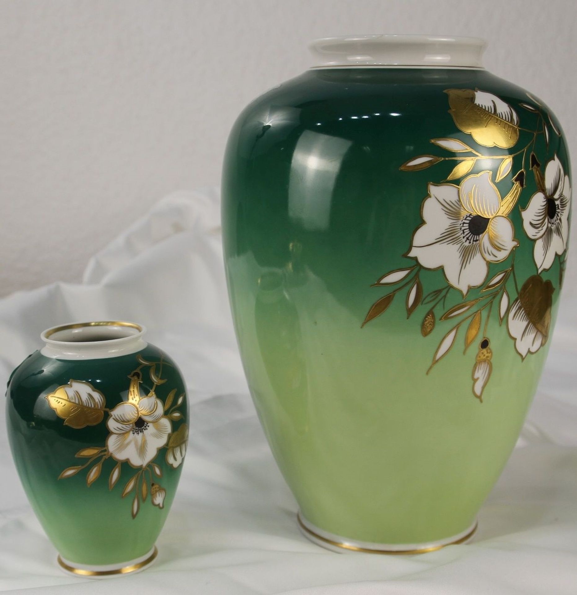 2 Vasen grün Golddekor Wiener Porzellan - Bild 2 aus 4