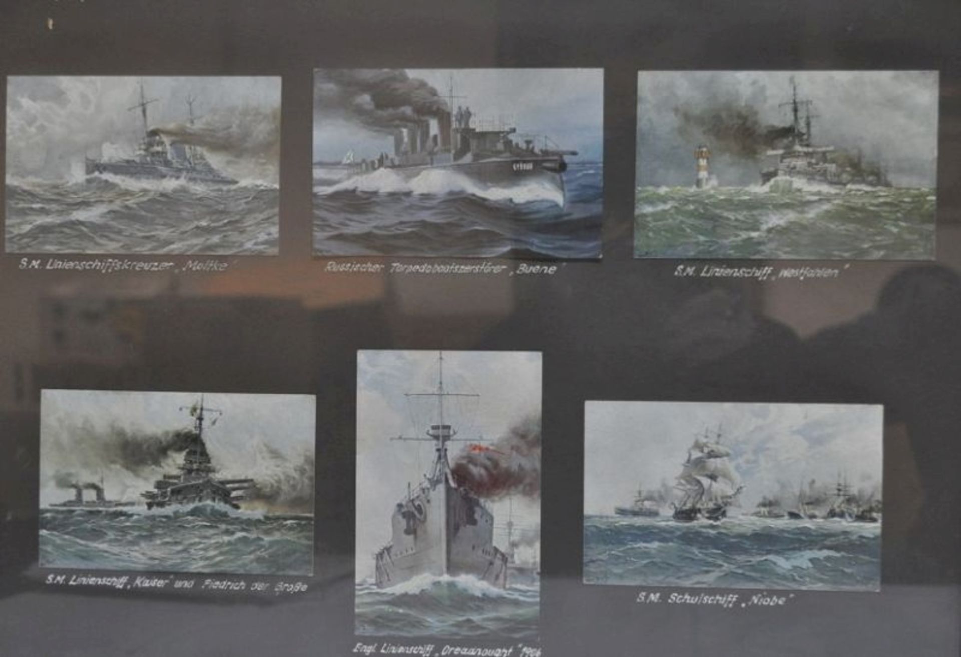 Sammlung antiker Postkarten Schiffsmotive Schiffe Dampfer etc. im Schaukasten / Rahmen - Image 3 of 3