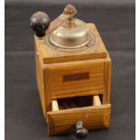 Zauberhafte kleine Kaffeemühle "Trösser" Handkurbel retro Küche Coffee Grinder