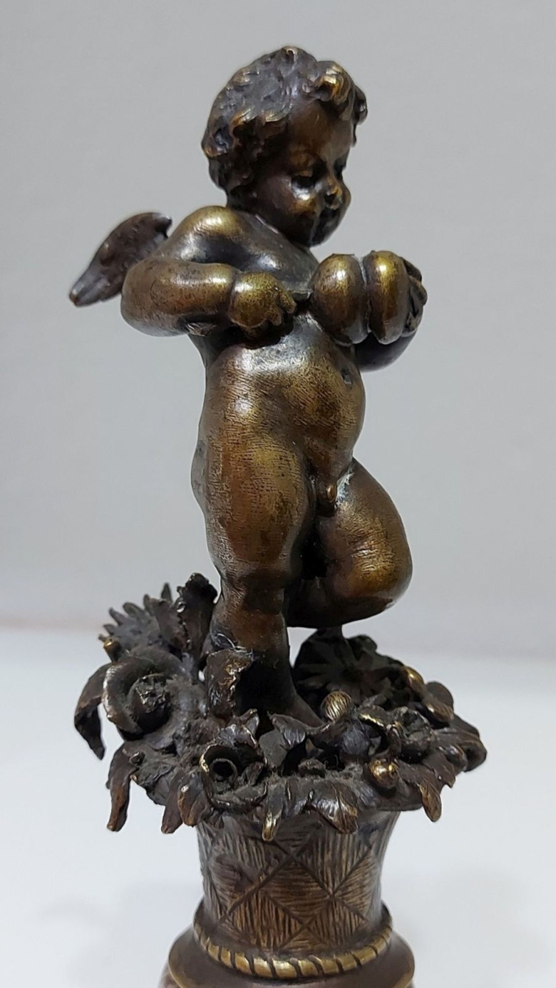 Alte Bronzefigur geflügelter Putto Engel Bacchus ca. 23cm - Image 4 of 6