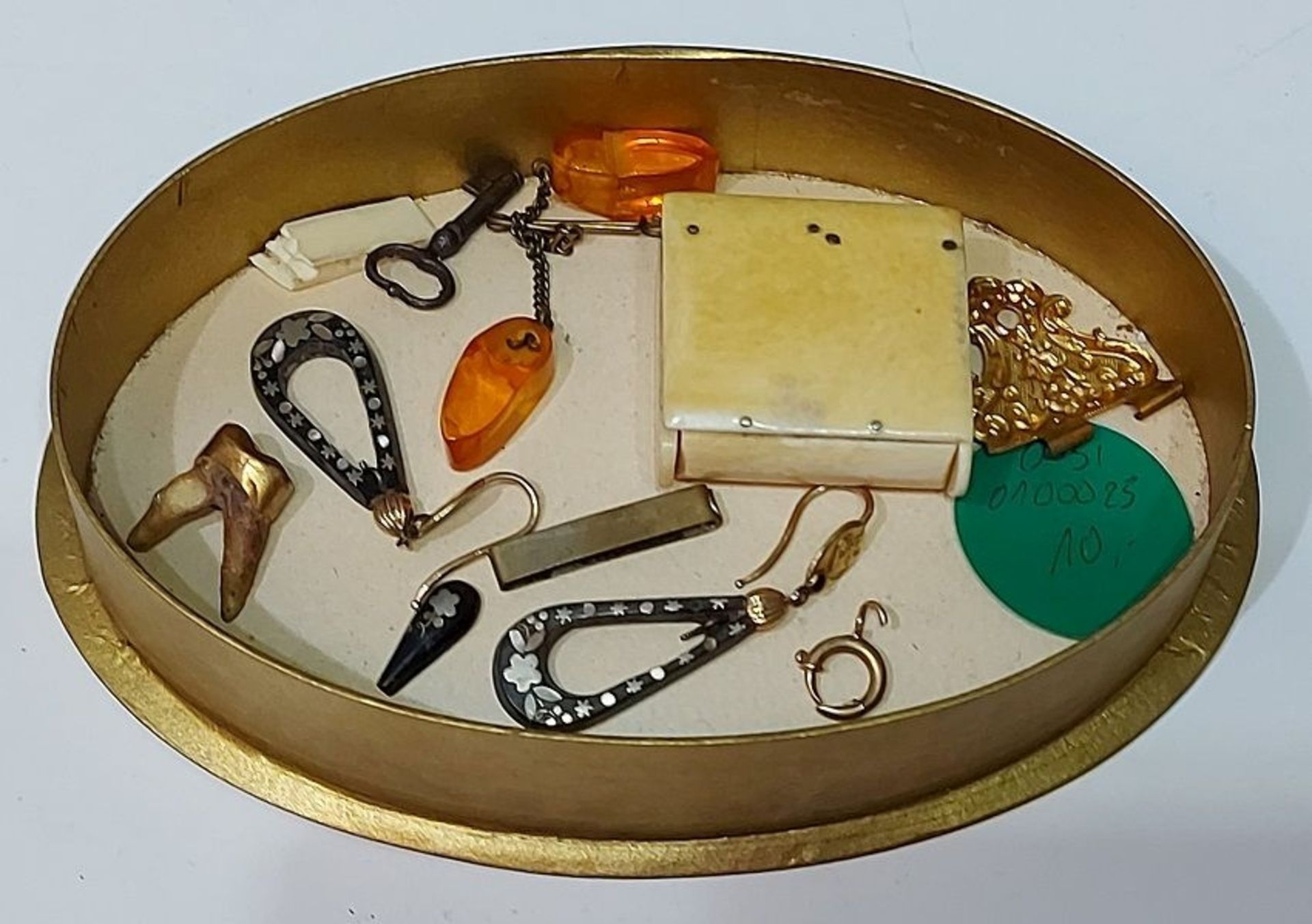 Für den Tierschutzverein Gifhorn: Alte Schachtel mit Goldresten - Bild 4 aus 4