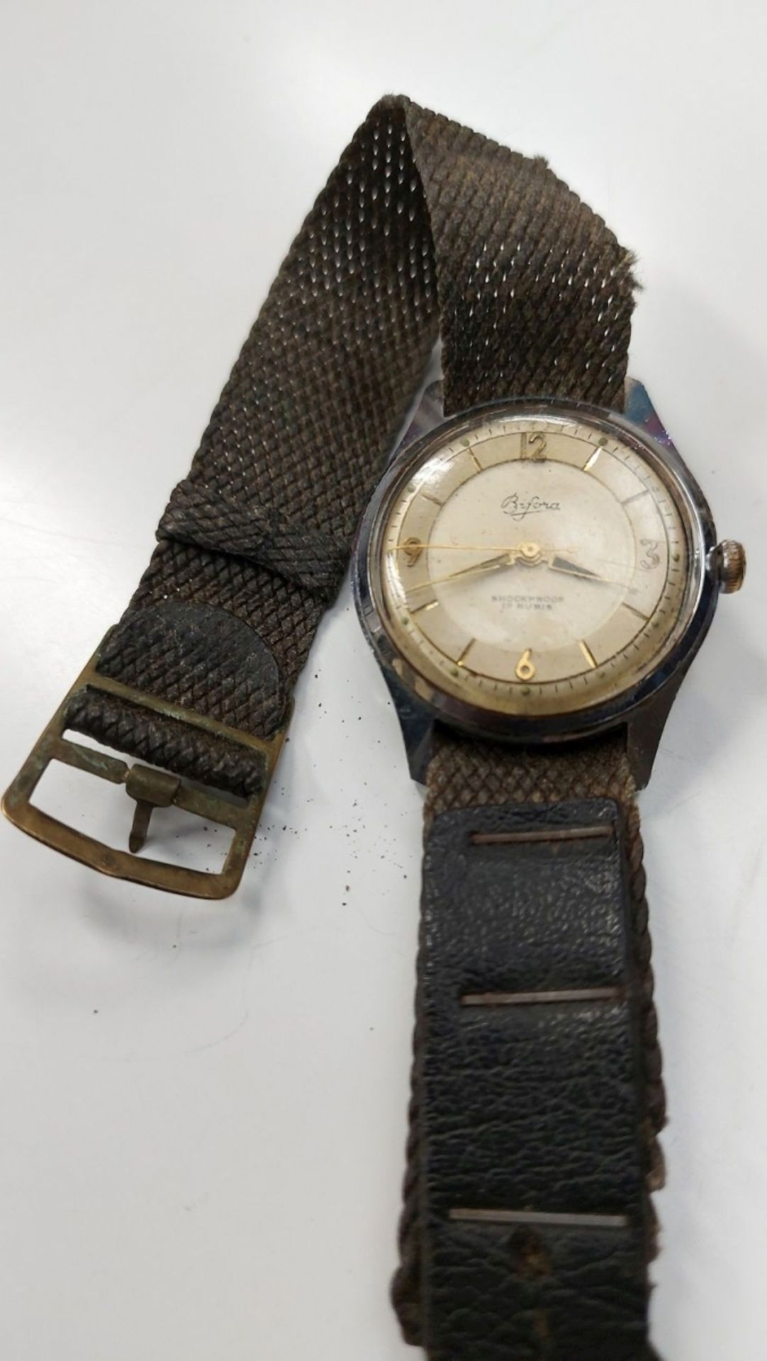 Für den Tierschutzverein Gifhorn: Alte Uhr Bifora Handaufzug 60er Jahre