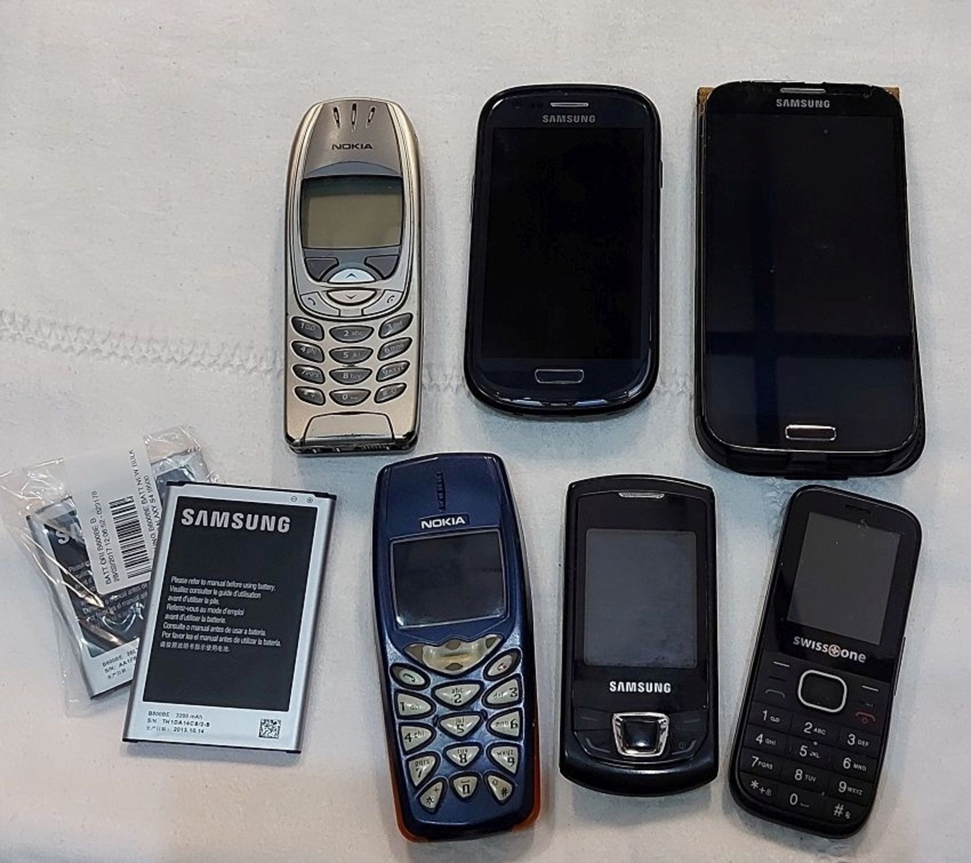 Konvolut alte Handys Nokia Samsung 6 Stk + 2 zusätzl. Akku