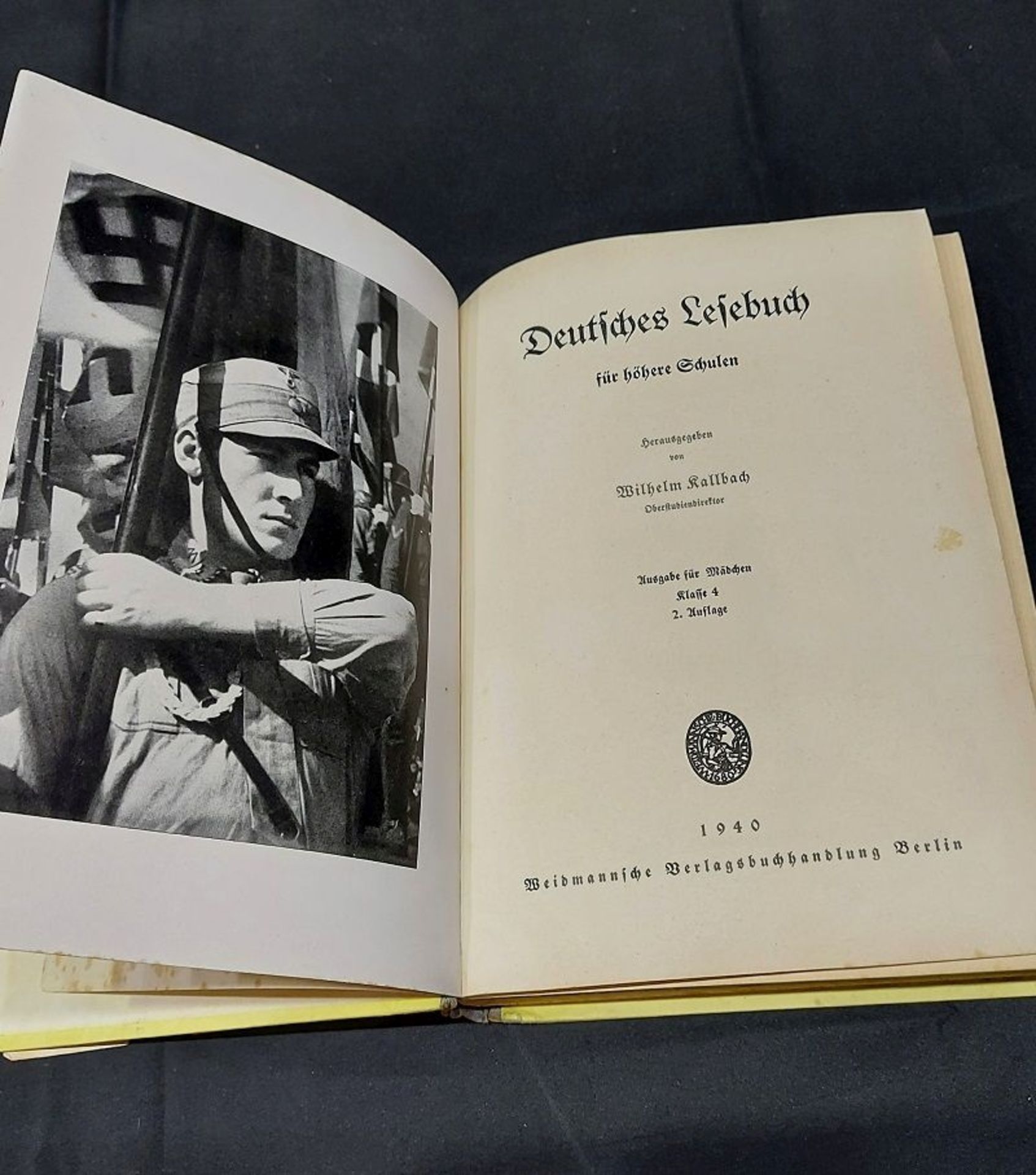 Altes Buch WK II "Deutsches Lesebuch für höhere Schulen"