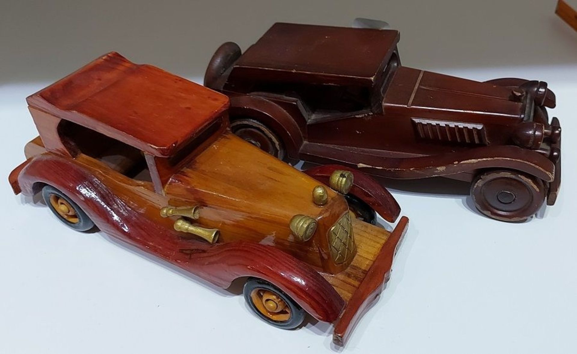 2 schöne Holzauto, Modellauto, Oldtimer, Sammlerstück