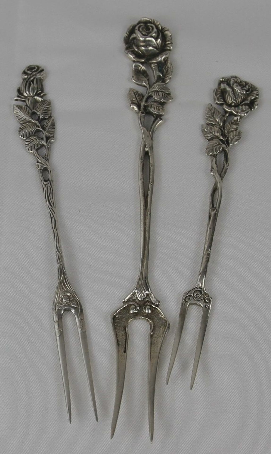 3 antike Wurstgabeln Rosedekor 800er Silber