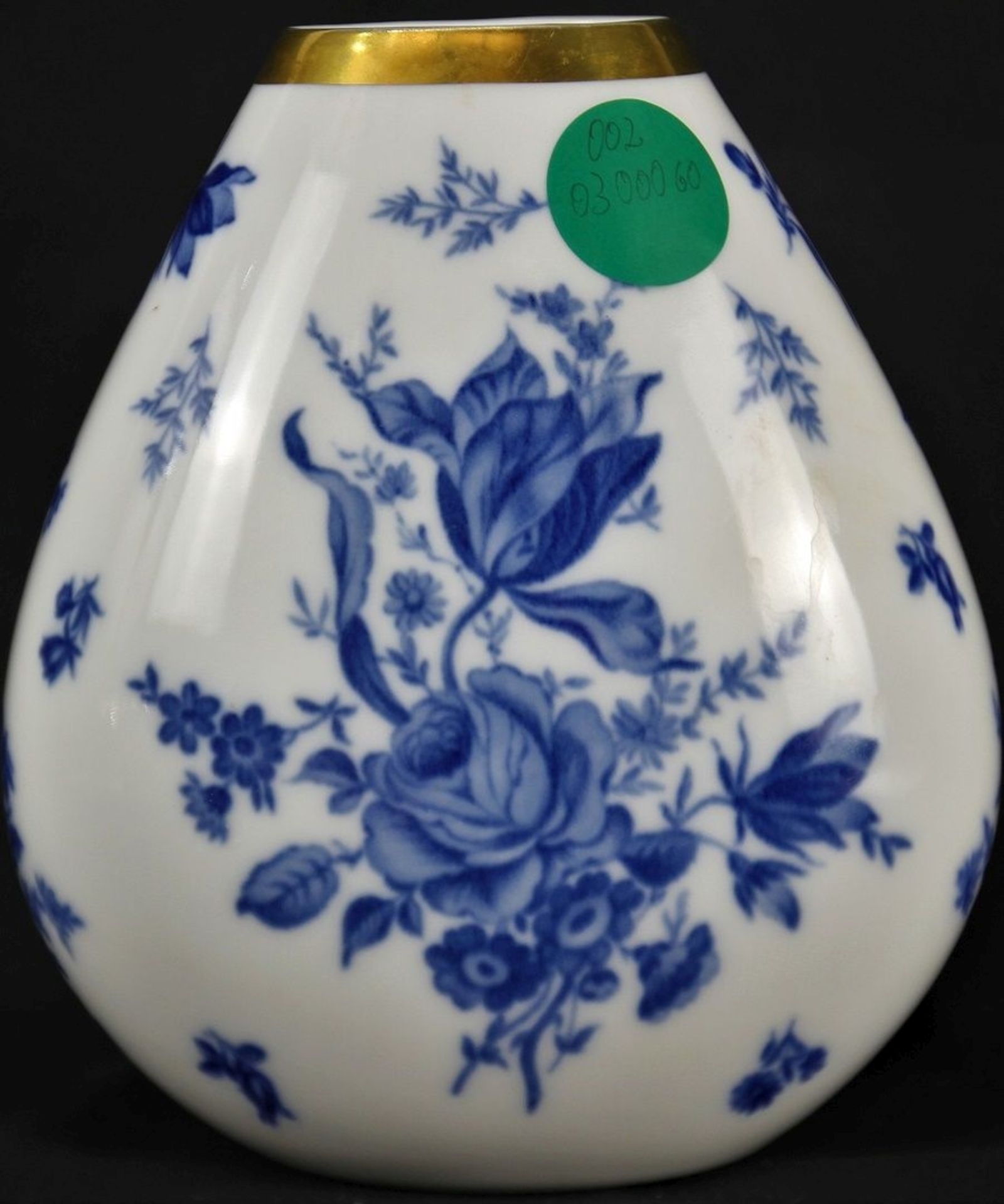 Vase Bavaria Jaeger u. Co., Gold- Dekor, blaue Rosen