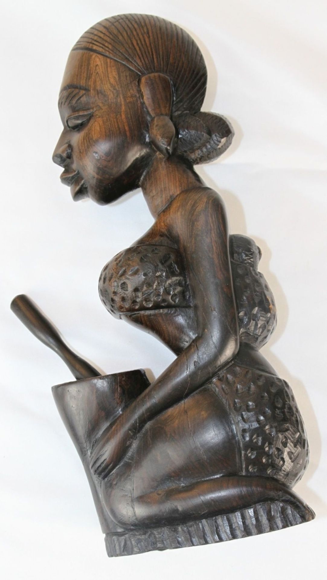 Holzfigur Elfenbeinküste Frau mit Stössel