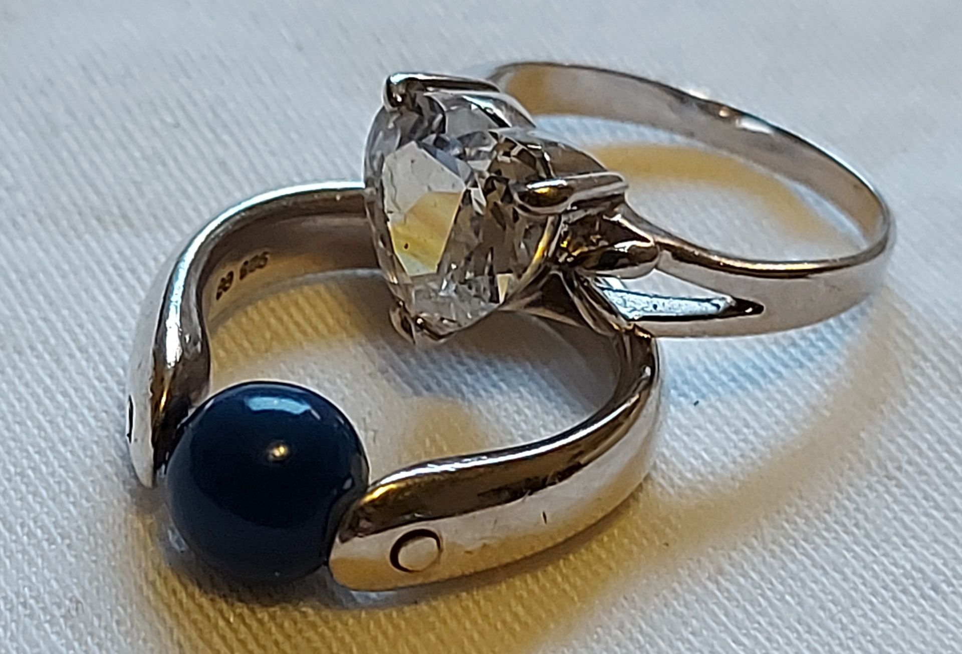 2 alte Ringe 925er Silber 1x mit blauer Kugel 1 x mit Herz - Bild 2 aus 5