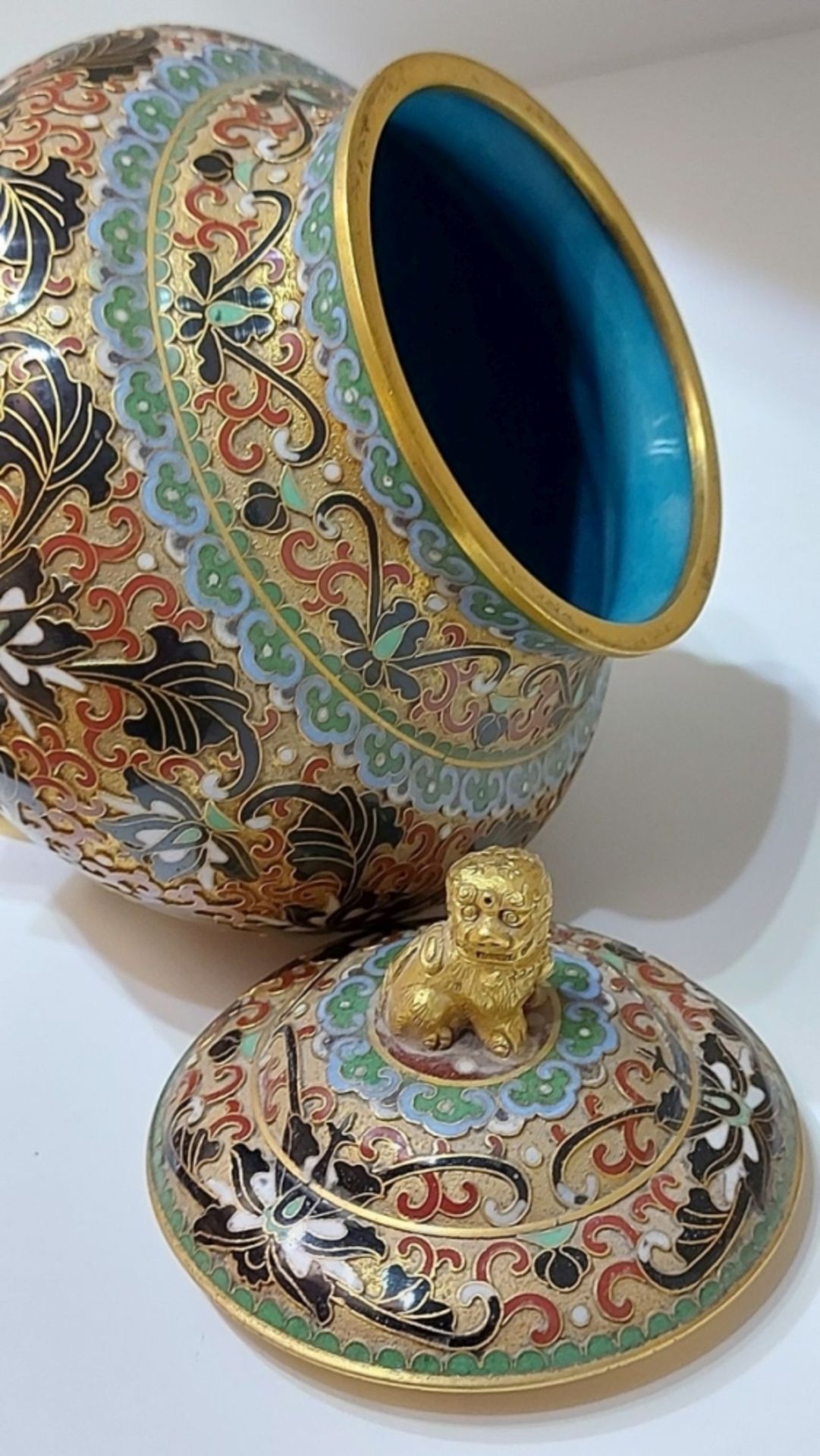 Alte chin. Cloisonne Deckeldose Löwenknauf