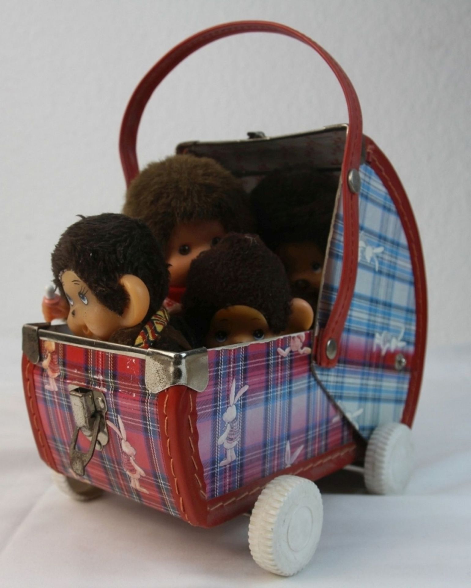 Konvolut Monchichis in orig. Spiegelburg Felix Puppenwagen