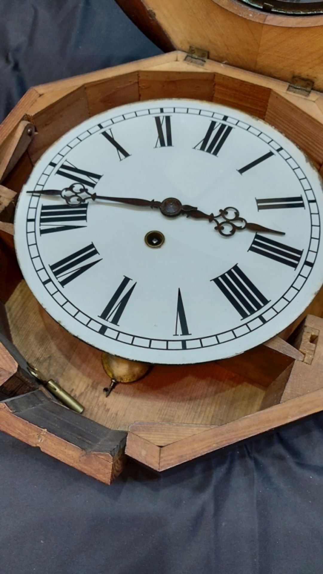 Gustav Becker Alte Wanduhr Officeclock Schweizer Uhrwerk - Bild 4 aus 10