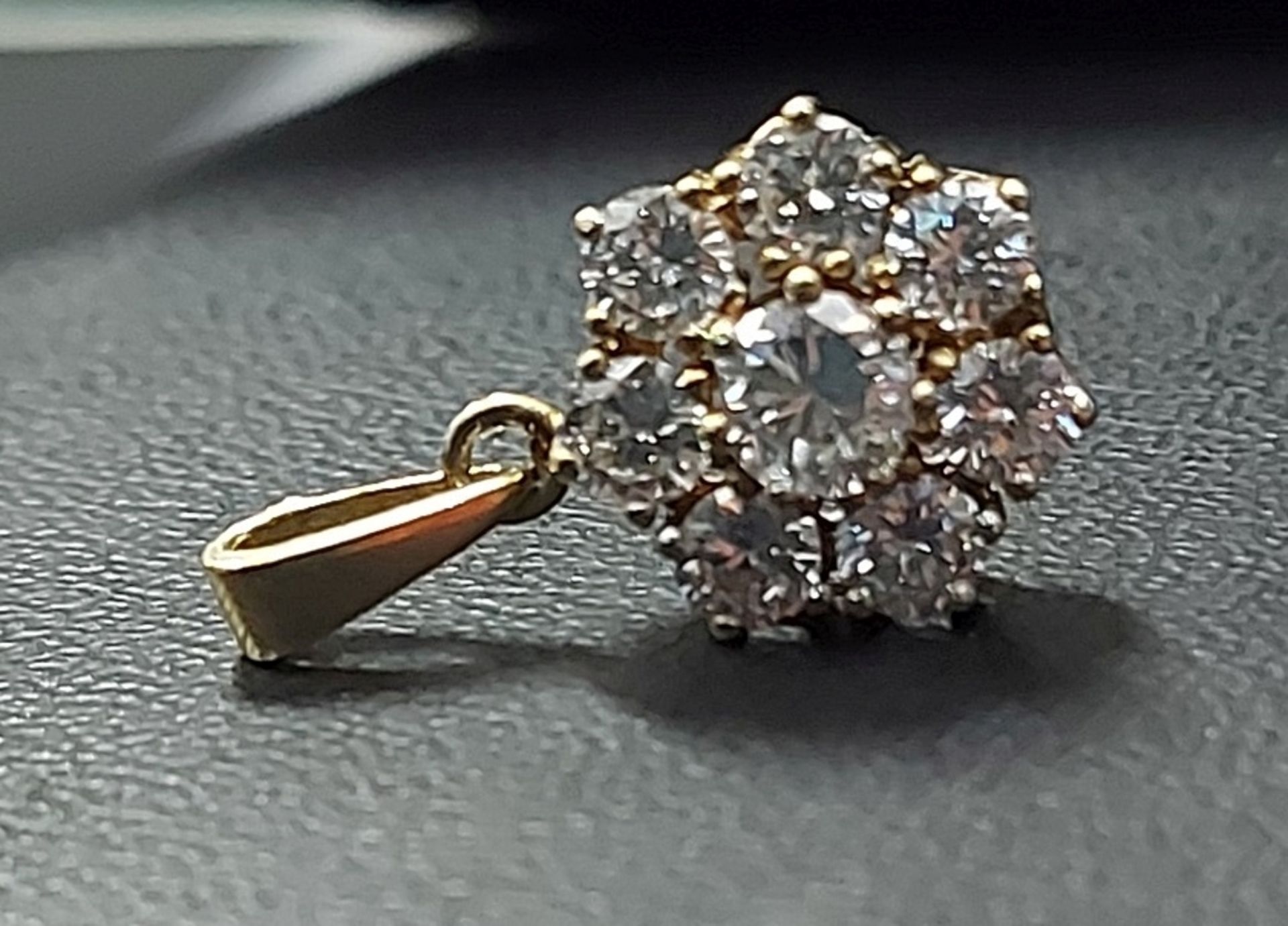 Luxus pur! 585er Goldanhänger mit 8 Brillianten 1ct