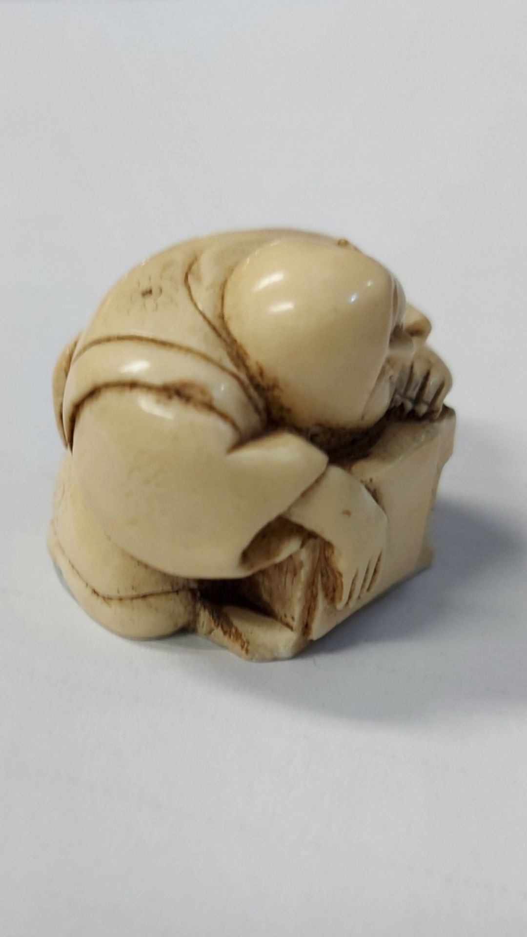 Kleine Katabori Netsuke Figur ca. 3,0cm hoch - Bild 4 aus 5