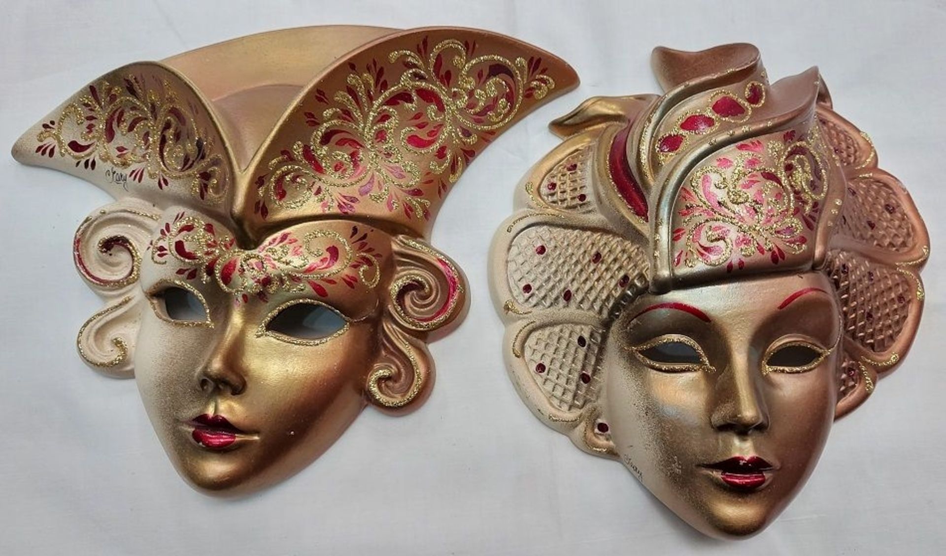 2 handgefertigte Wand Masken Keramik Venezianisch