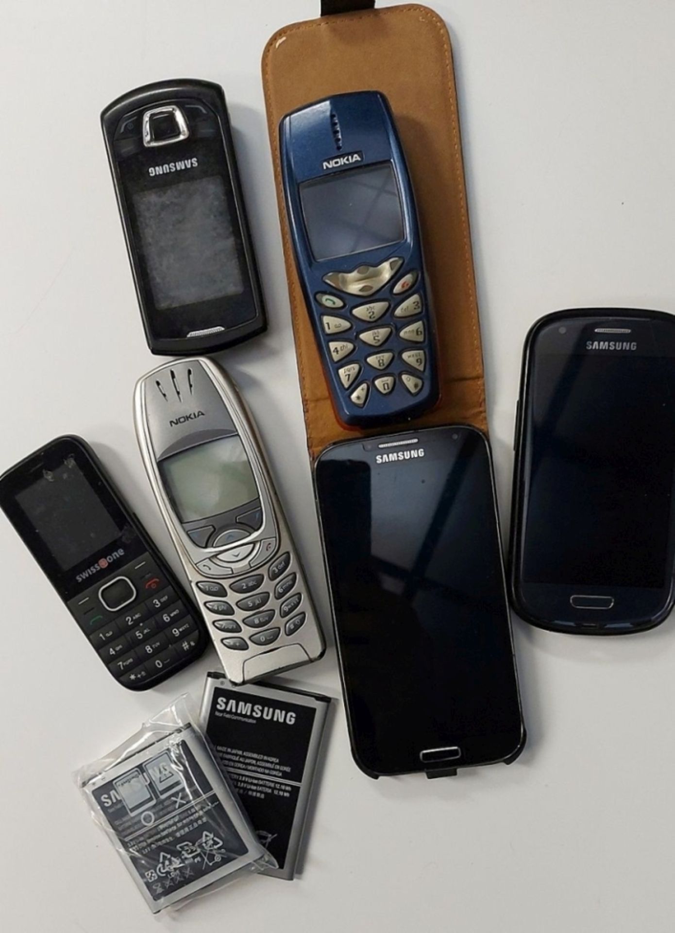 Schönes Konvolut alte Handys Nokia Samsung 6 Stk + 2 zusätzl. Akku - Image 2 of 5