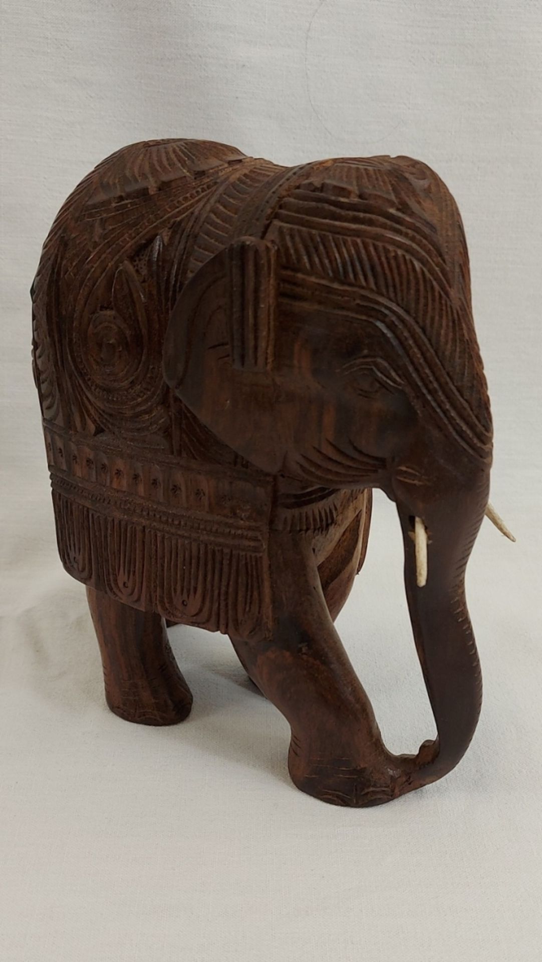 Zauberhafter Elefant geschnitzt Höhe ca. 19cm - Image 3 of 8