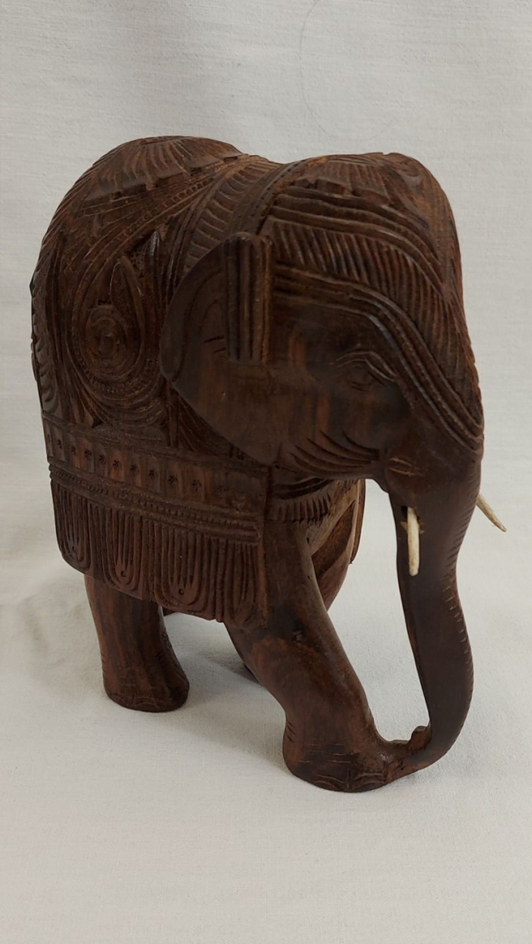 Zauberhafter Elefant geschnitzt Höhe ca. 19cm - Bild 3 aus 8