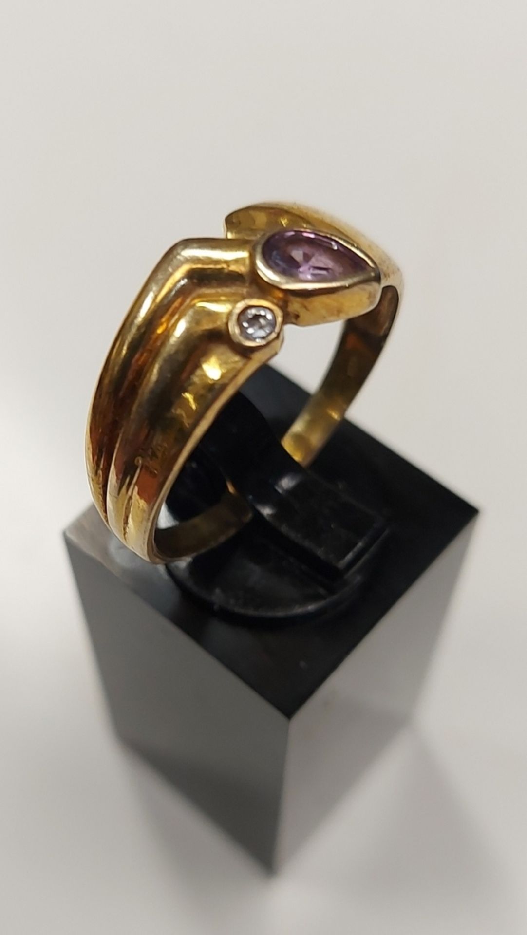 Hübscher Damenring 333 GG mit Amethyst ca. 2,7gr, Gr. 65