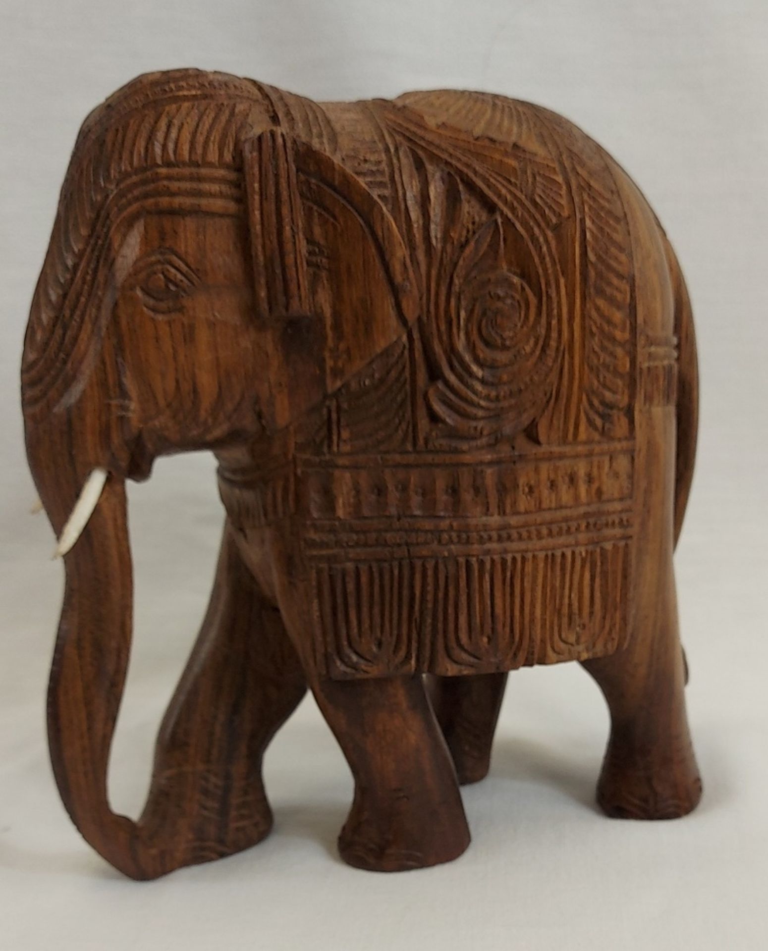 Zauberhafter Elefant geschnitzt Höhe ca. 19cm - Image 4 of 8