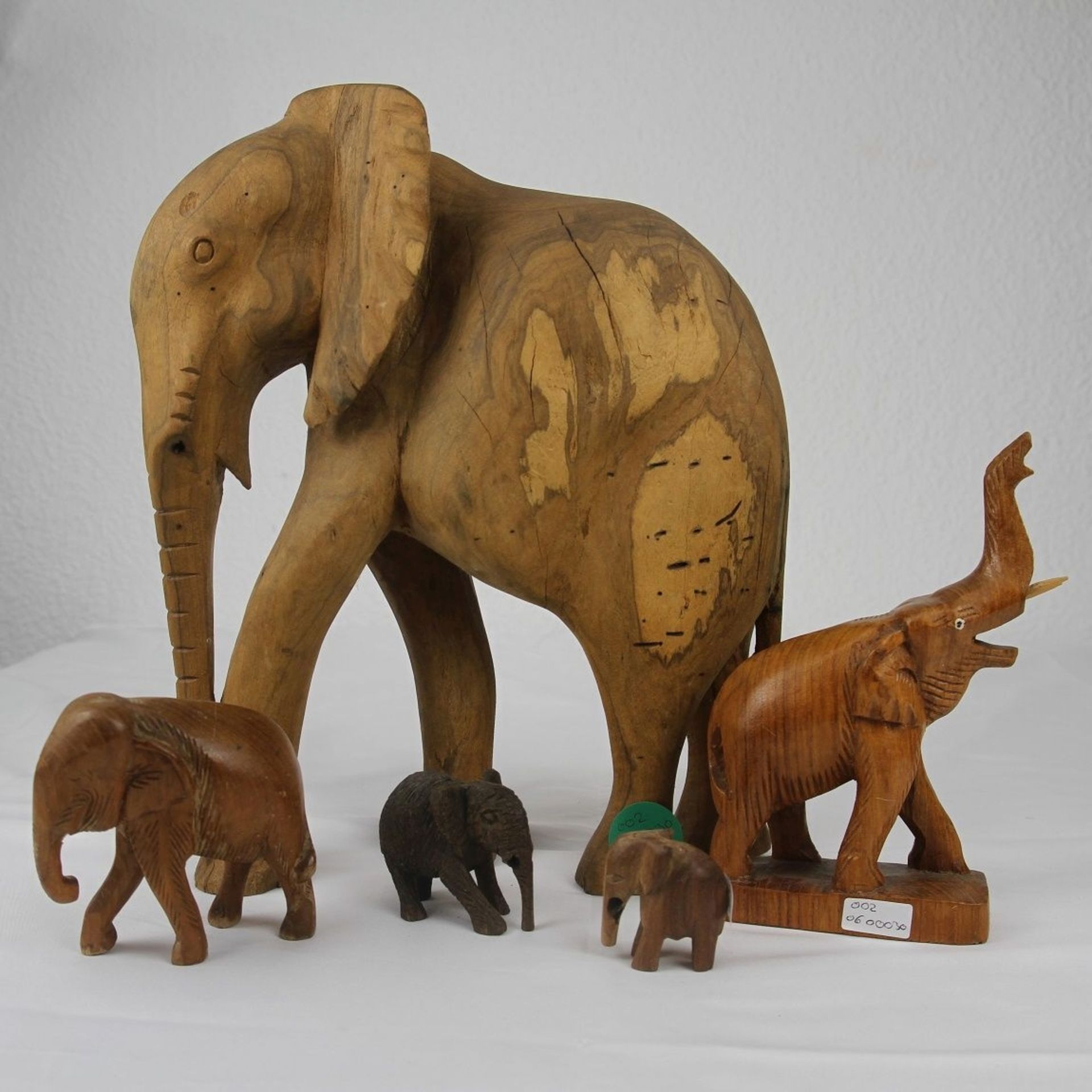 Große Elefantenfamilie 5 Stk. schöne alte Holz Elefanten