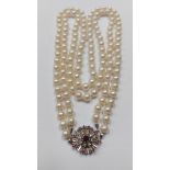 Zweireihige Perlenkette mit 585 WG Rubin Diamantschloss
