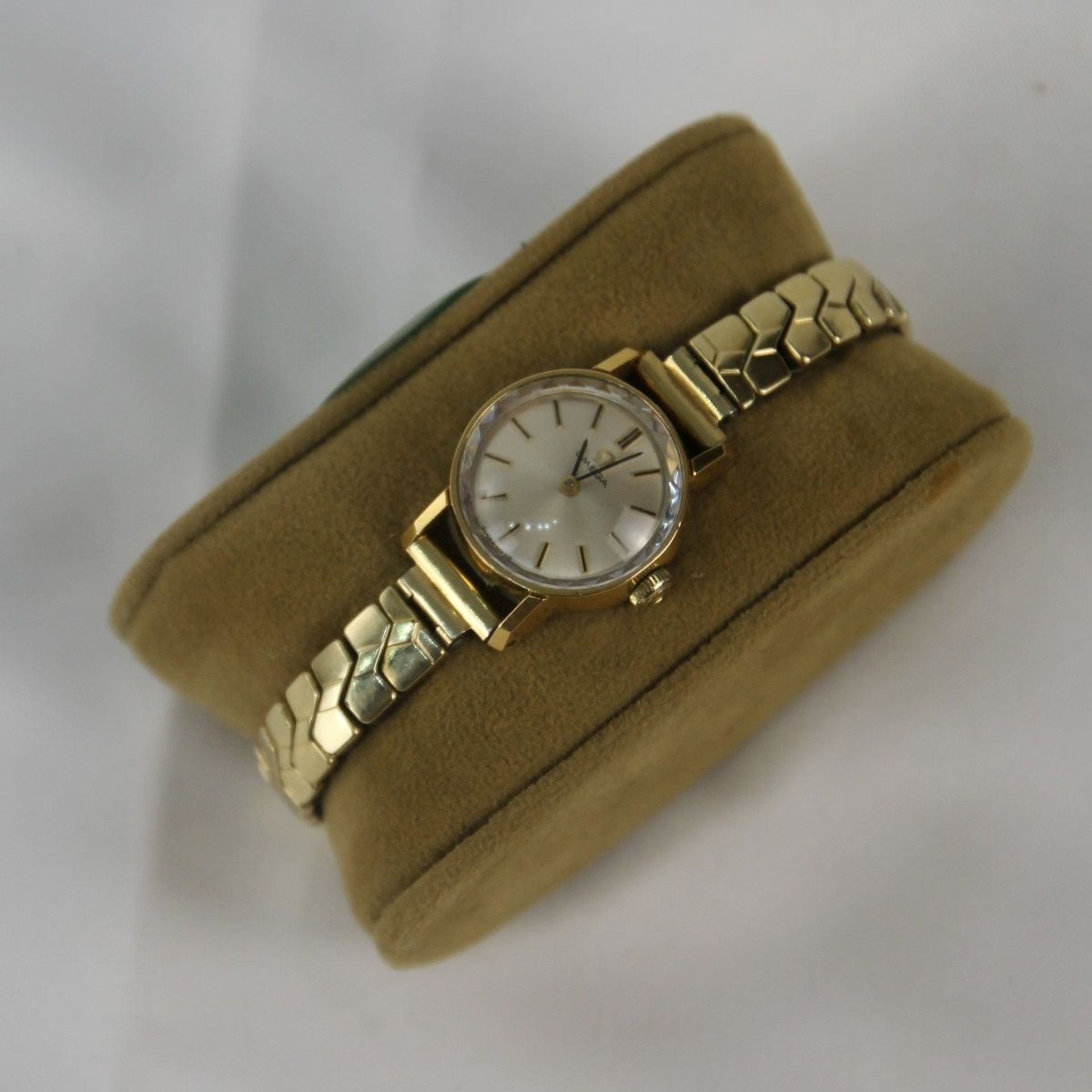 Vintage Damenarmbanduhr DAU Uhr Omega-Optik - Image 3 of 3