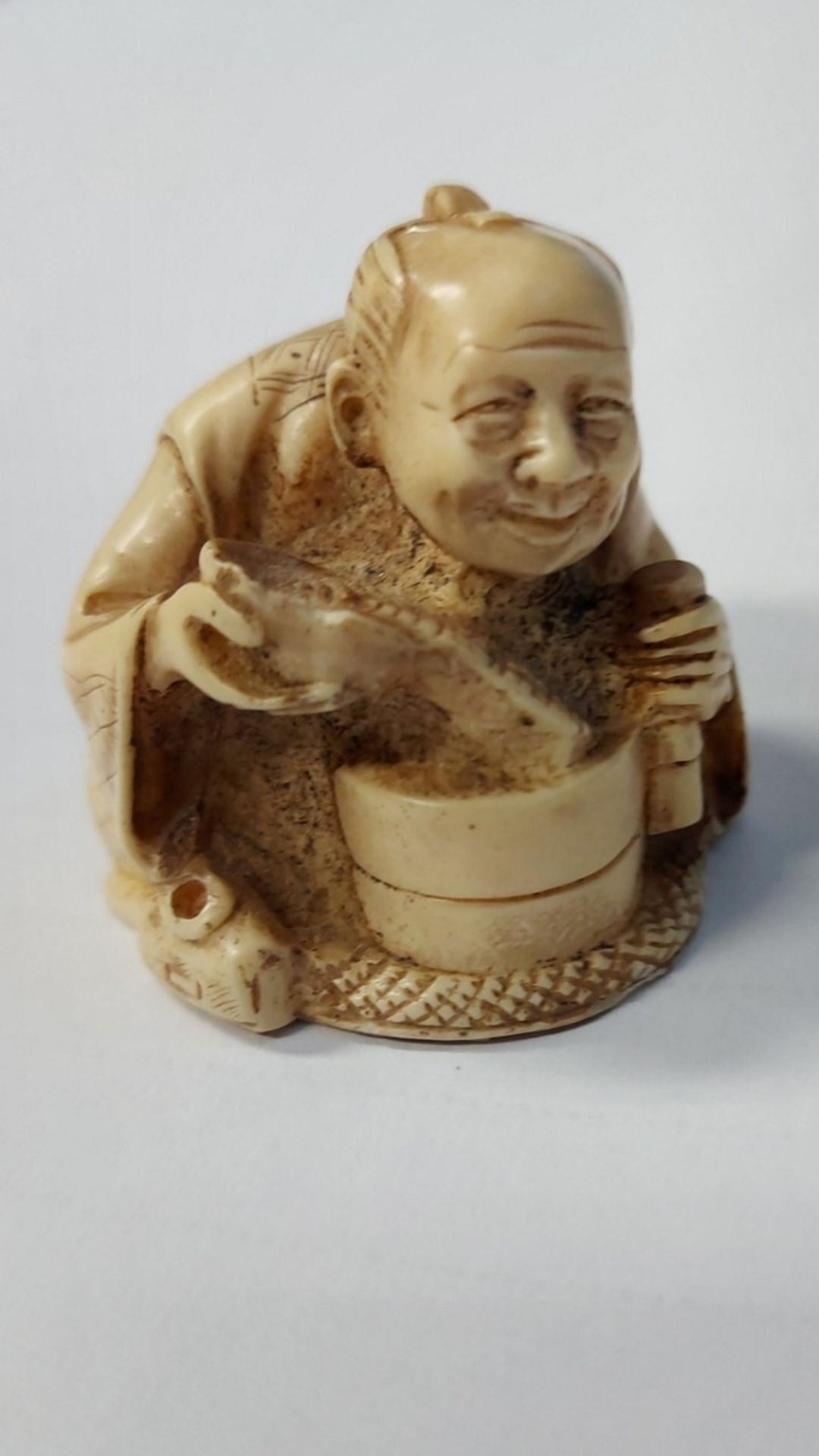 Kleine Katabori Netsuke Figur ca.  3,5cm - Bild 5 aus 6