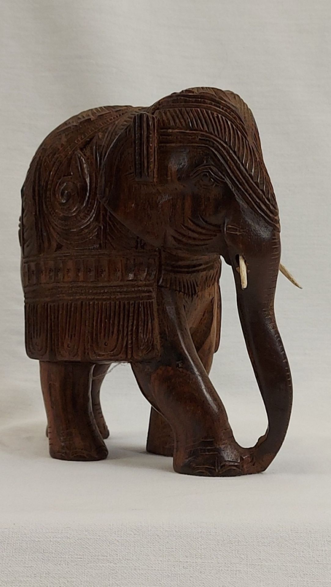 Zauberhafter Elefant geschnitzt Höhe ca. 19cm - Bild 8 aus 8