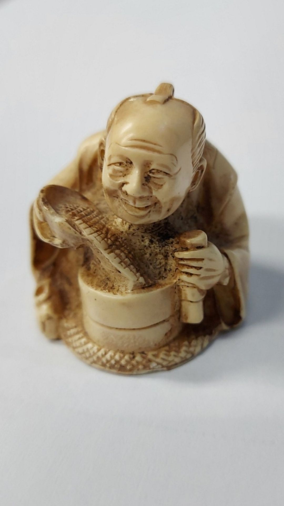 Kleine Katabori Netsuke Figur ca.  3,5cm - Bild 6 aus 6