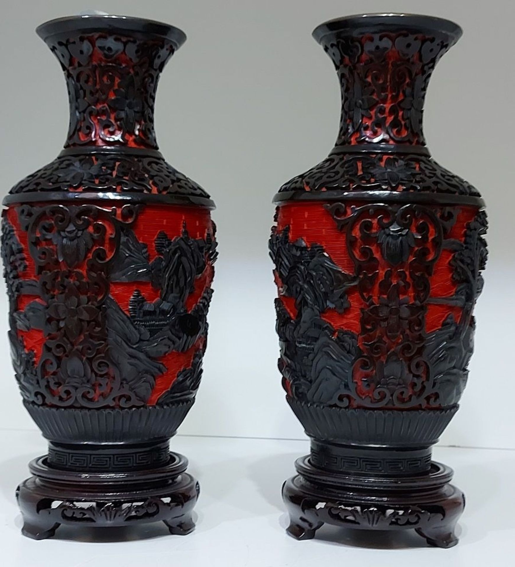 Aus Kapitänsnachlass: Vasen Paar zweifarbig Diaoqi Zinnober - Image 2 of 6