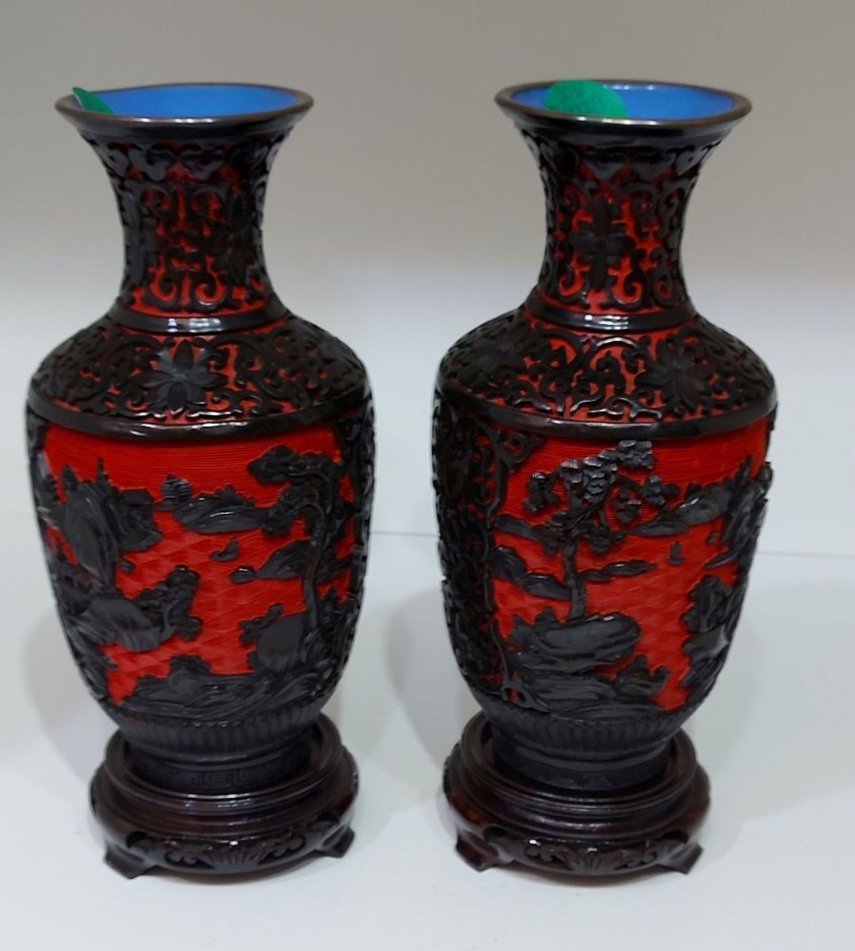 Aus Kapitänsnachlass: Vasen Paar zweifarbig Diaoqi Zinnober - Image 6 of 6