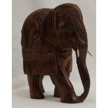 Zauberhafter Elefant geschnitzt Höhe ca. 19cm