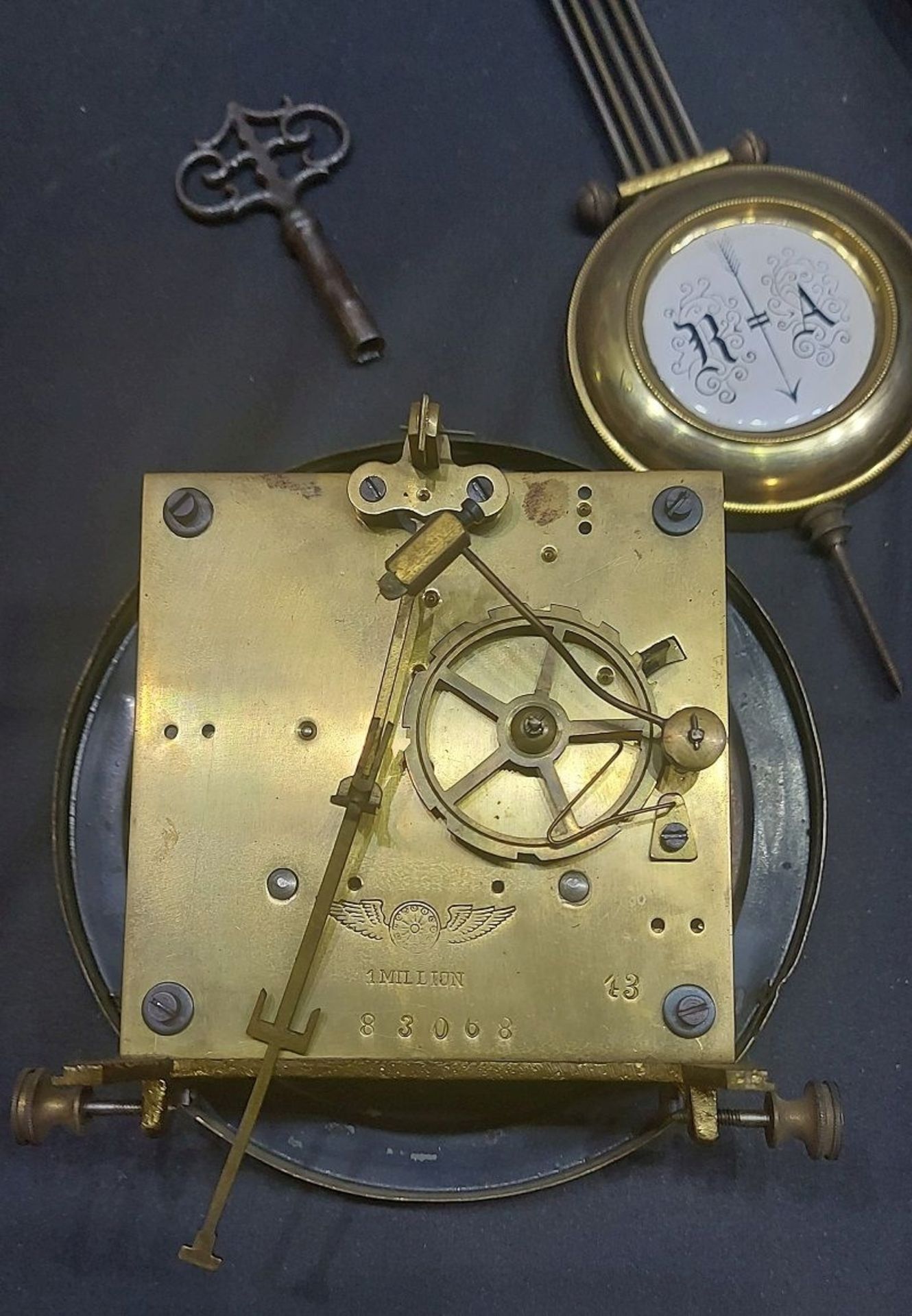 Für den Tierschutzverein Gifhorn: Sensationelle antike Wanduhr Regulator von C. Pardölk Salzwedel - Bild 3 aus 10