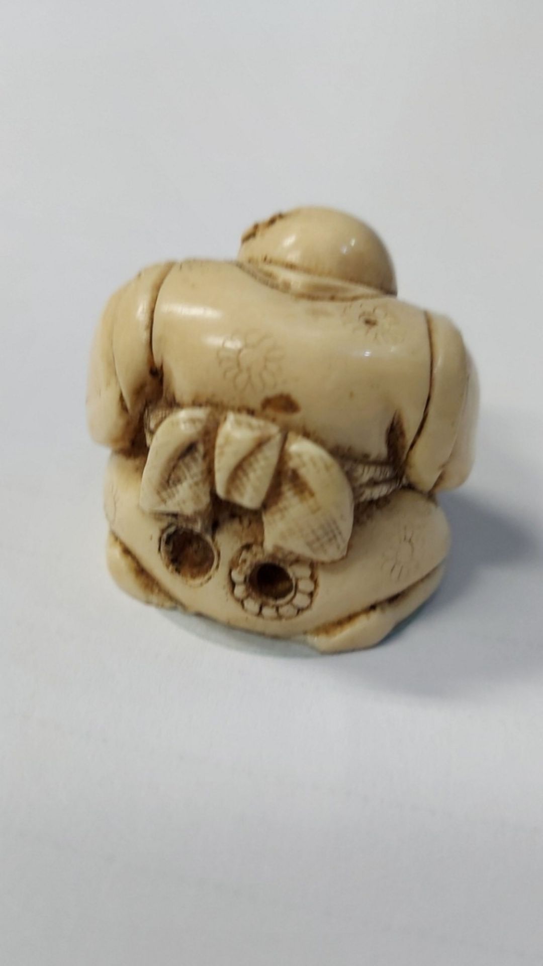 Kleine Katabori Netsuke Figur ca. 3,0cm hoch - Bild 3 aus 5