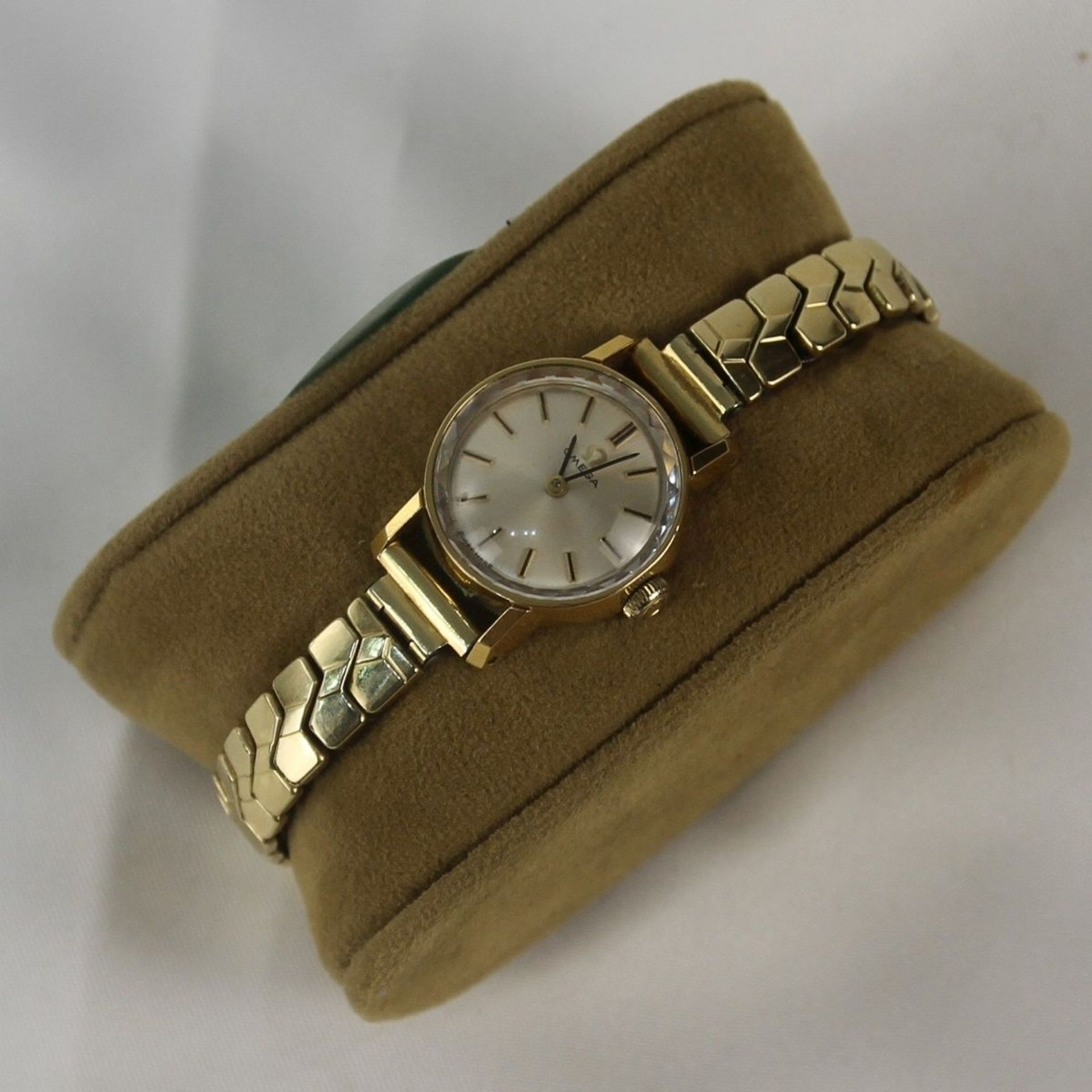 Vintage Damenarmbanduhr DAU Uhr Omega-Optik