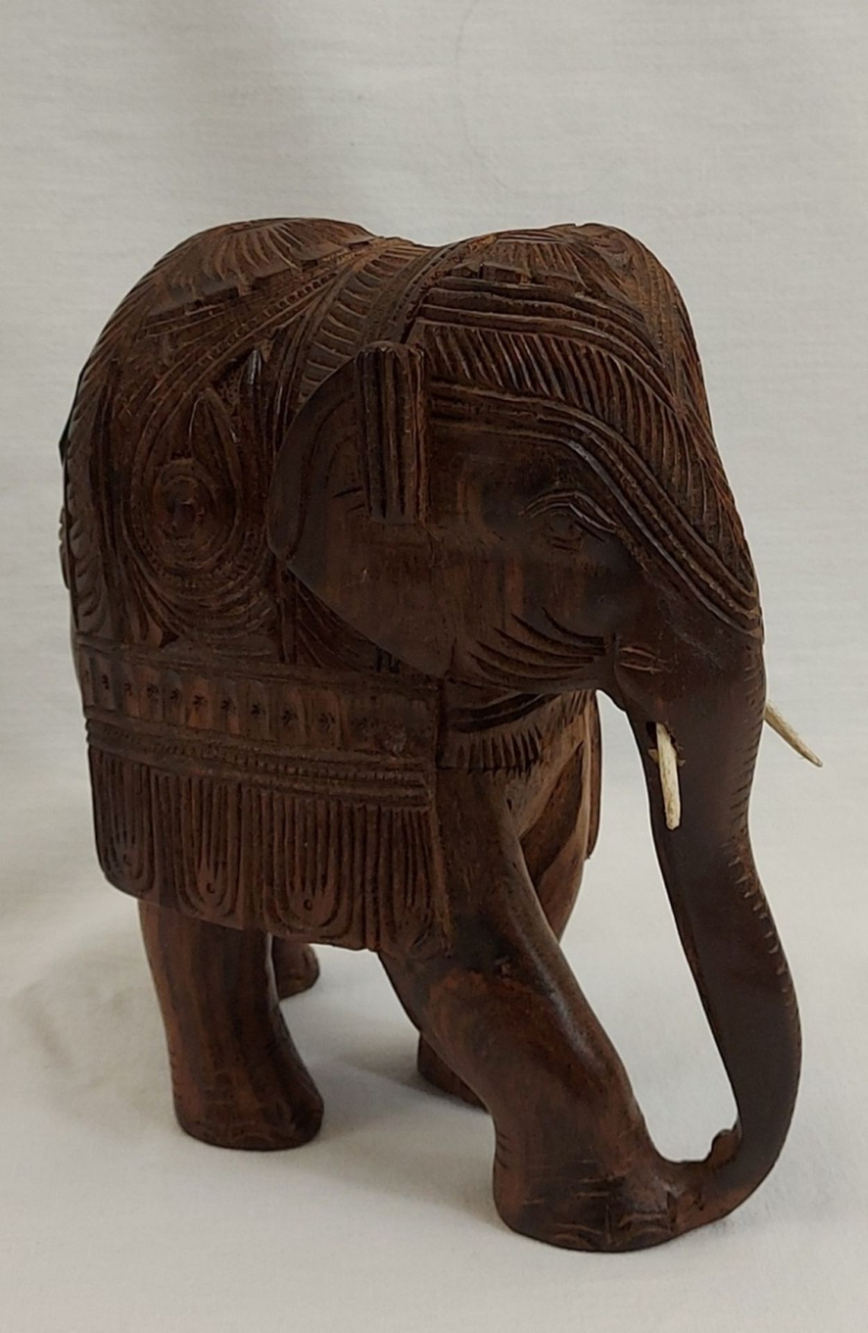 Zauberhafter Elefant geschnitzt Höhe ca. 19cm - Bild 2 aus 8