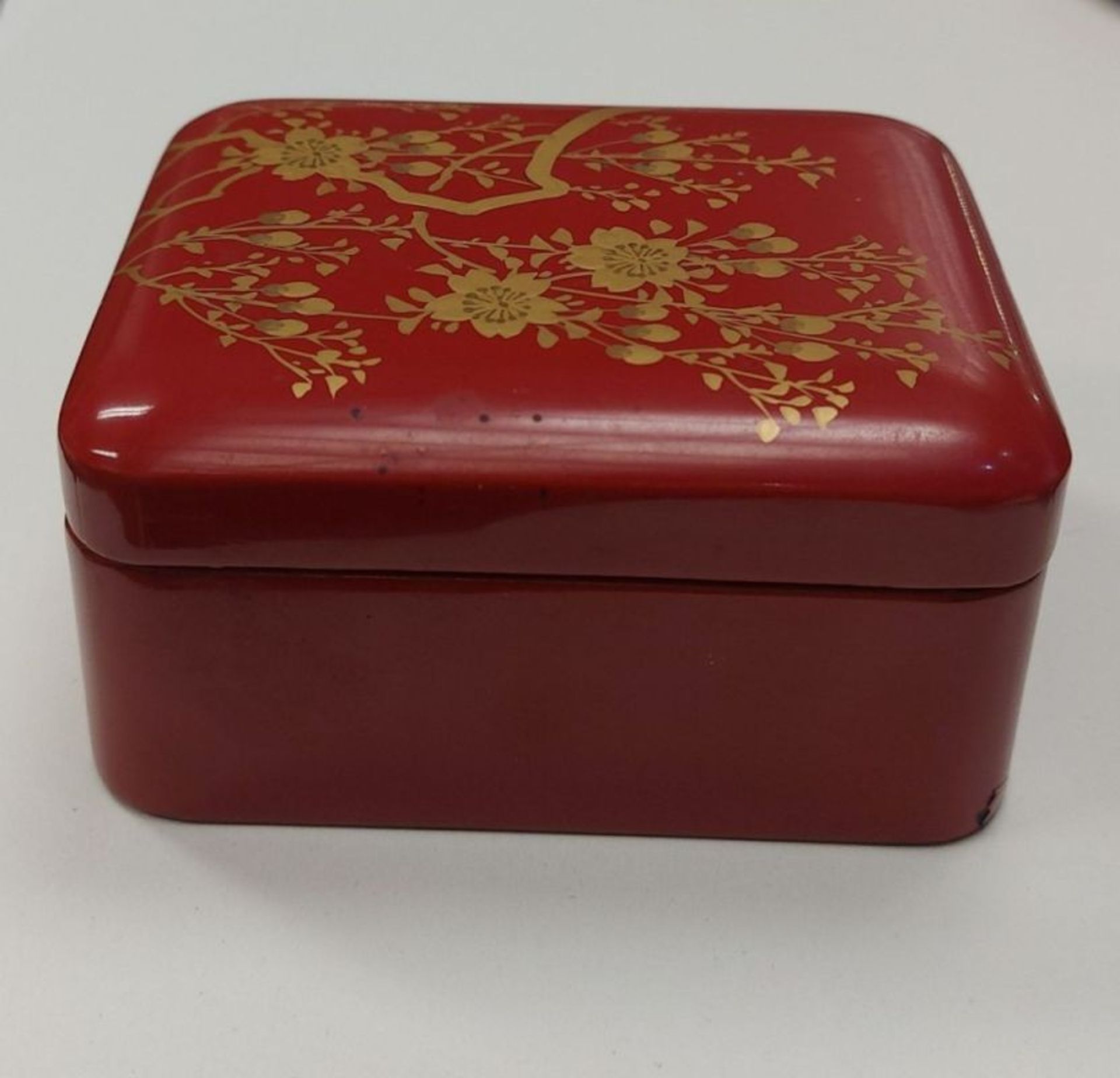 Edle alte chinesische Lackdose Schachtel rot mit goldenem Dekor 8x4x7cm - Image 5 of 6