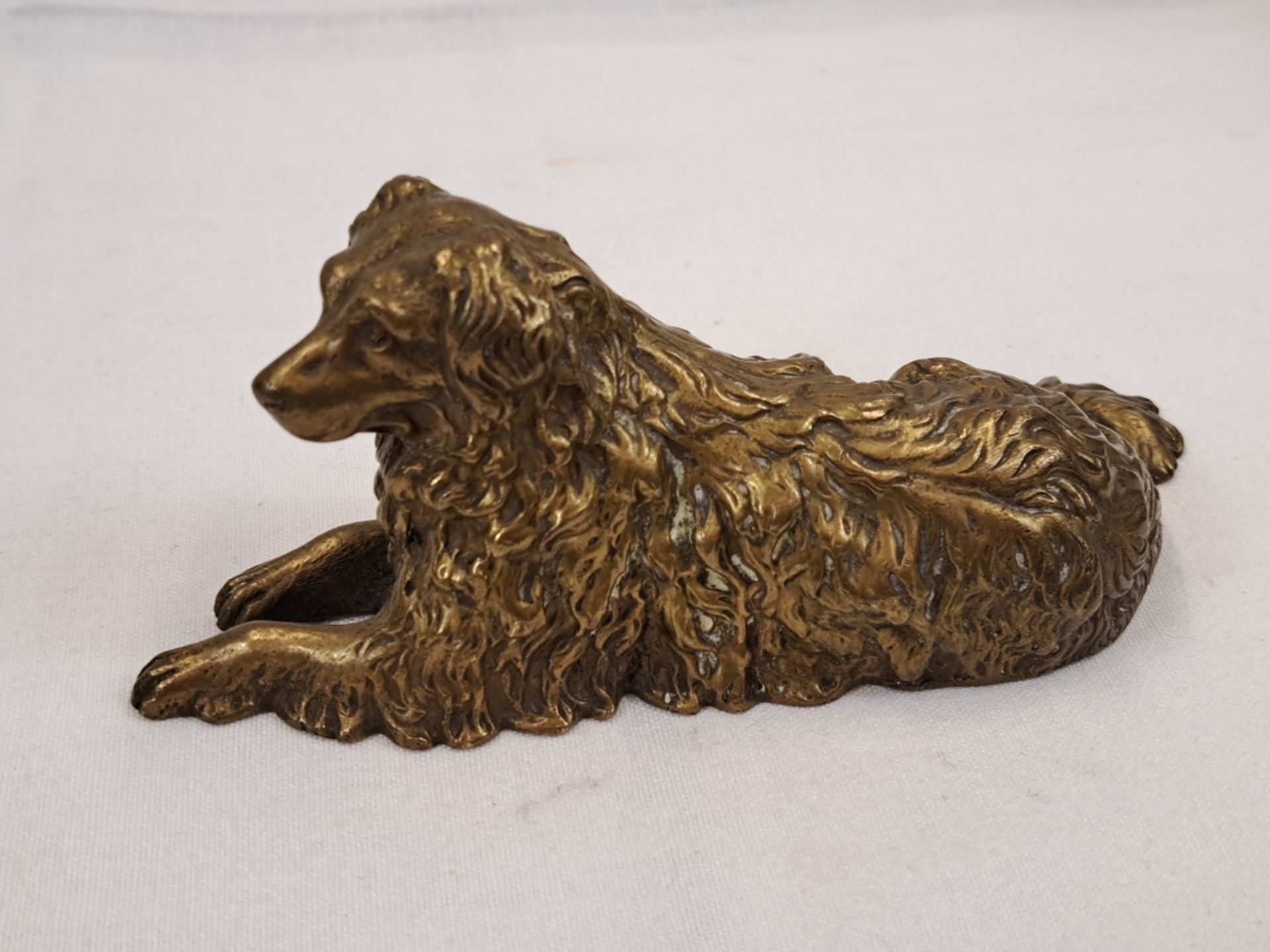 Kl. Hundefigur liegend verm. Bronze ca. 385g - Image 4 of 5