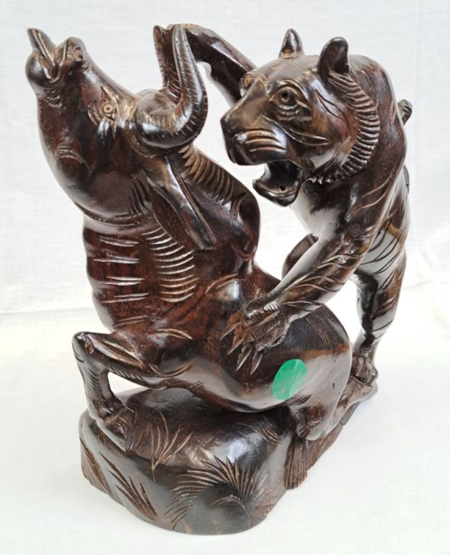 Asiatische Holz Skulptur Jagdszene Tiger / Büffel - Bild 3 aus 6