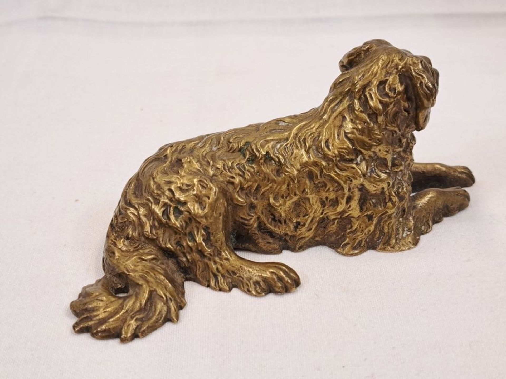 Kl. Hundefigur liegend verm. Bronze ca. 385g - Image 2 of 5