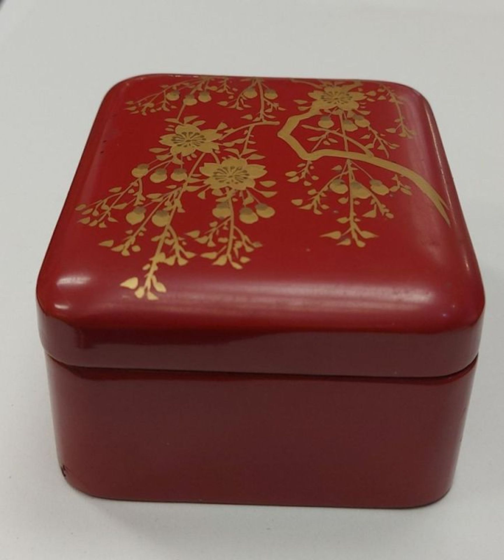 Edle alte chinesische Lackdose Schachtel rot mit goldenem Dekor 8x4x7cm - Image 4 of 6