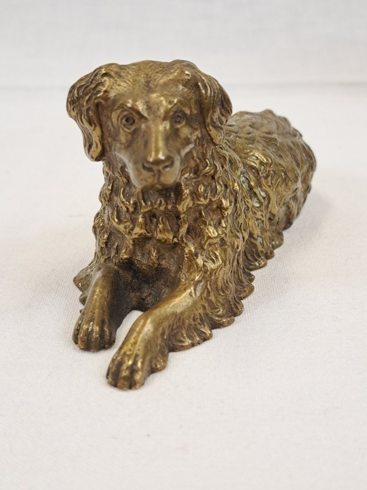 Kl. Hundefigur liegend verm. Bronze ca. 385g