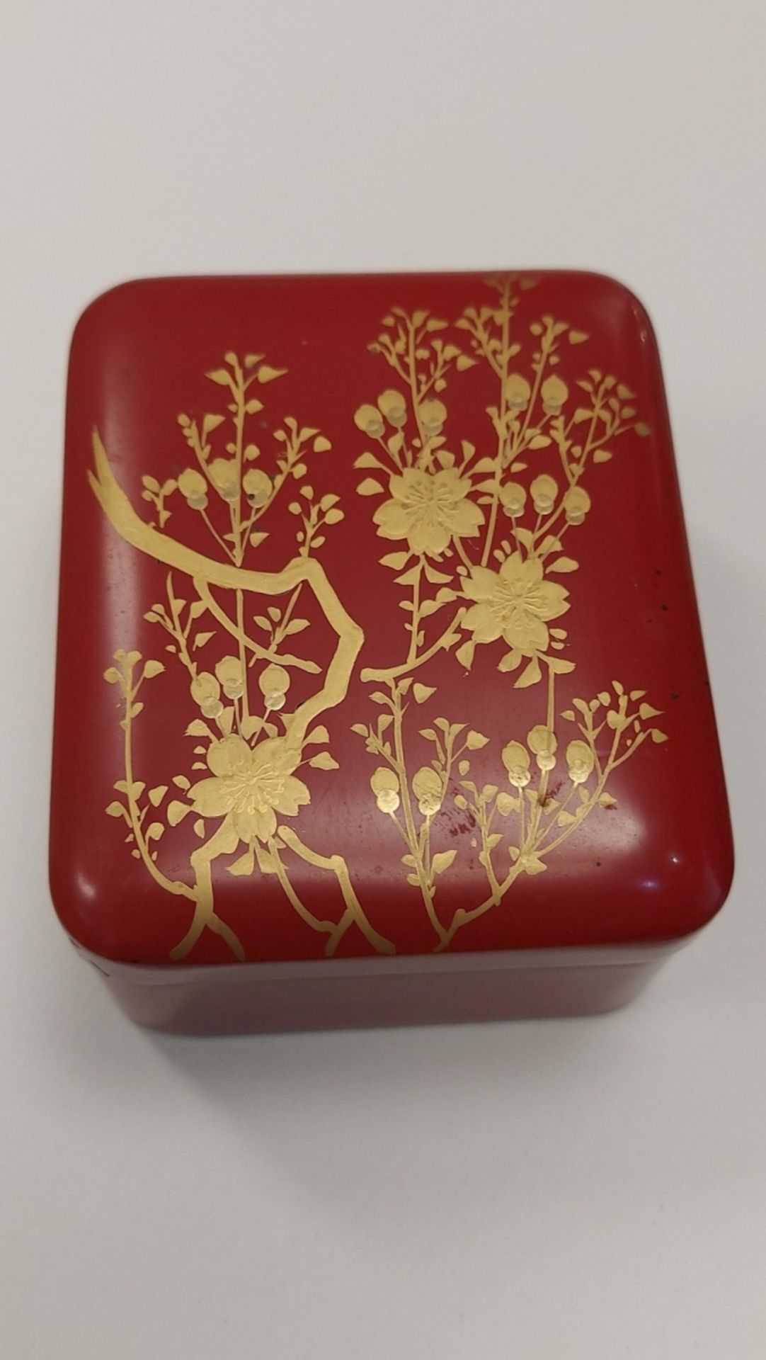 Edle alte chinesische Lackdose Schachtel rot mit goldenem Dekor 8x4x7cm - Image 3 of 6