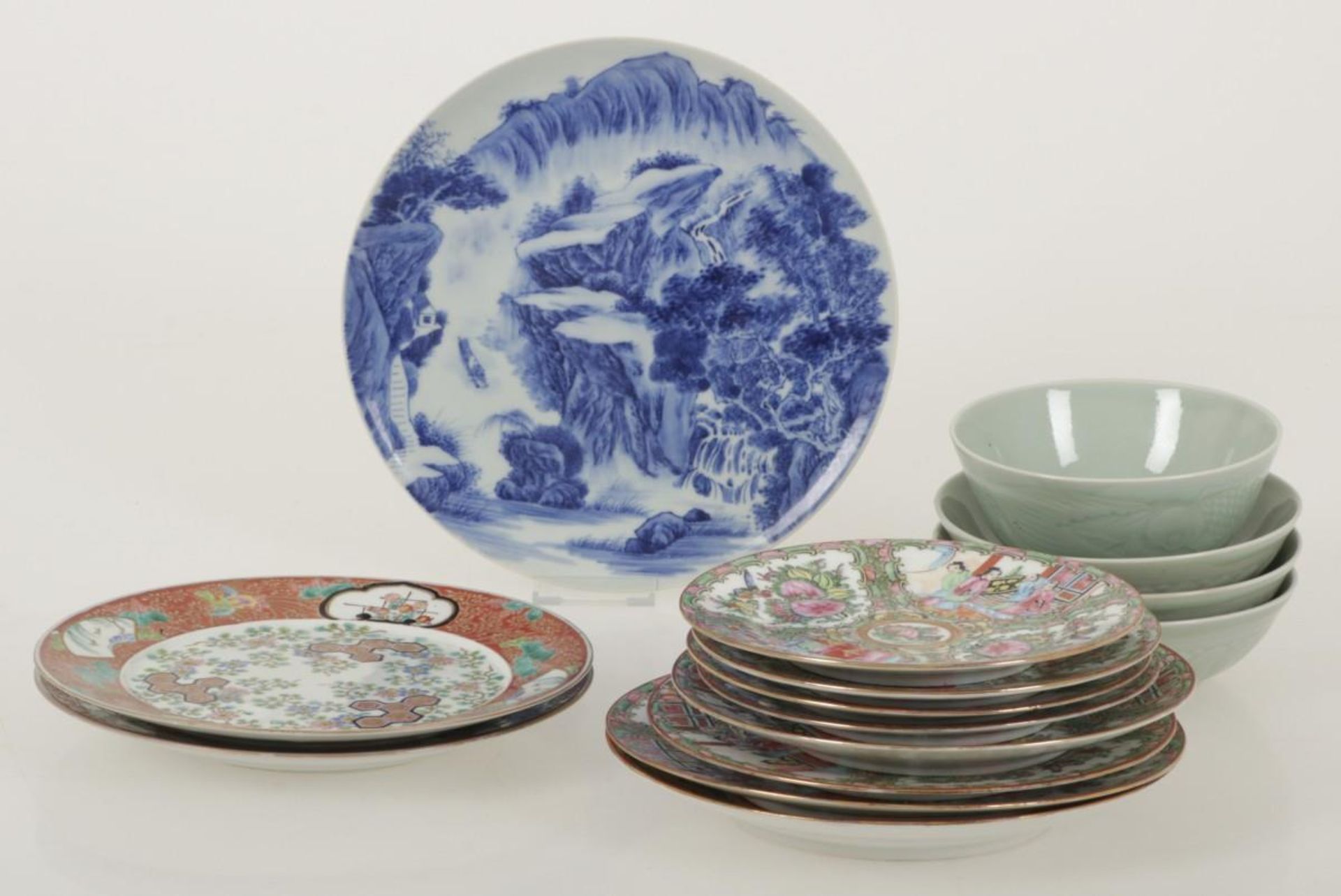 A large lot mixed porcelain Chinese plates and bowles.