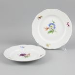 A set of (2) porcelain Meissen dinner plates, Germany, 20th century.